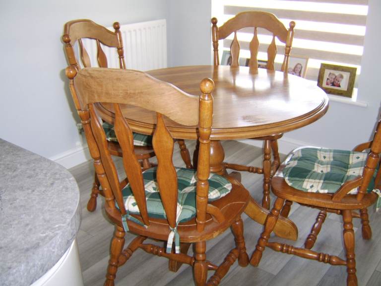 Round Wooden Dining Room Table and 4 Chairs
