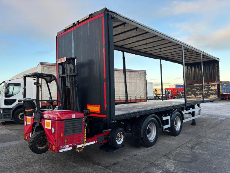 Curtainside trailer urban Moffet Mounty Rear steer Curtainside trailer rear