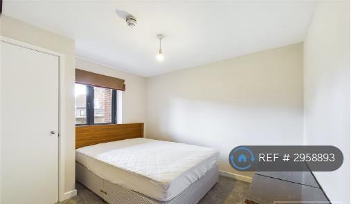 1 bedroom flat in Home Court, Reading, RG1 (1 bed) (#2958893)