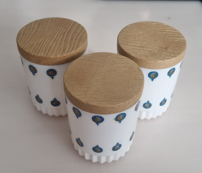 3 small retro Kingston storage pots