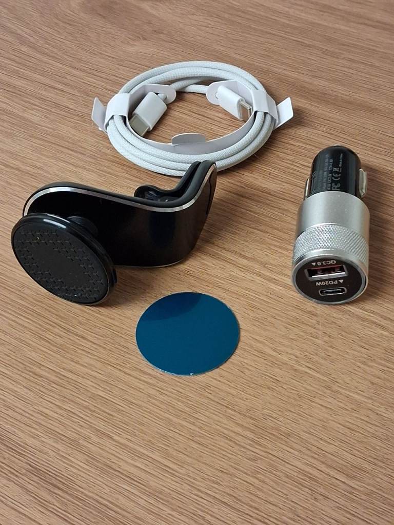 Car Phone Accessory kit, Phone Holder, lighter charger & usb-c Cable.