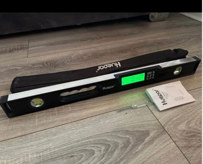 HUEPAR DIGITAL SPIRIT LEVEL WITH CARRY CASE
