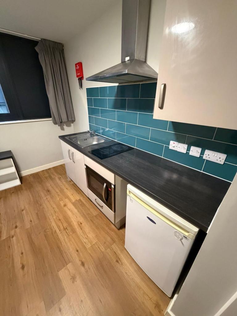 Central, fully furnished, secure studio apartment bills included