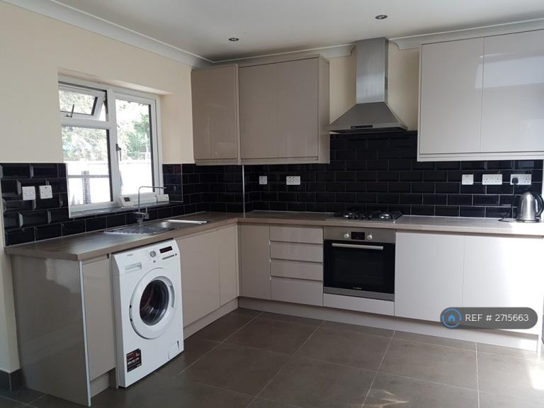 2 bedroom flat in London, London, SW4 (2 bed) (#2715663)