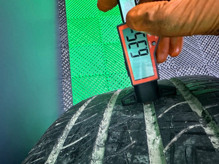 Land Rover Discovery 5 22” Powdered Gloss Black alloy wheels - style 5025 & 5/7mm+ Pirelli’s!