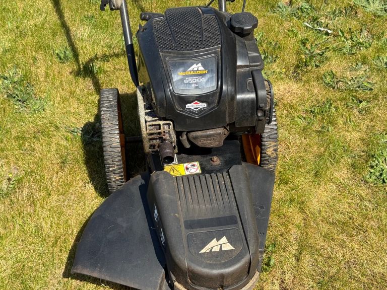 McCulloch Petrol Wheeled Lawn Mower / Field Trimmer (Briggs & Stratton 163cc)