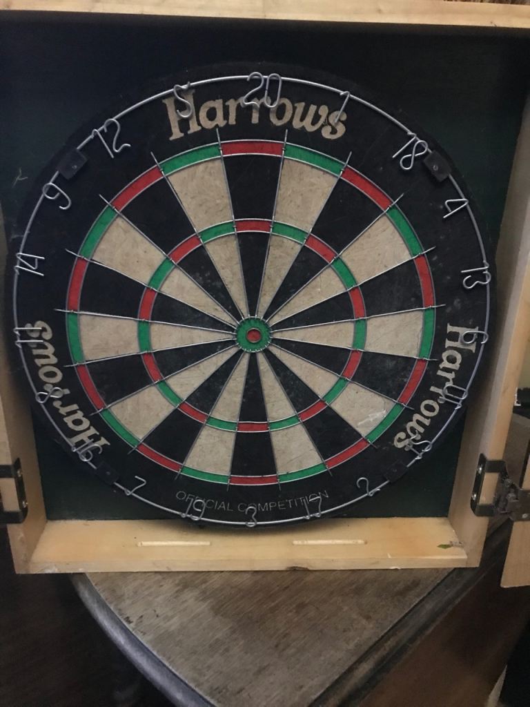 HARROWS FULL SIZE DART BOARD