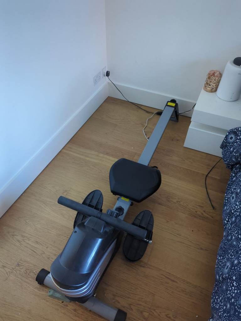 JLL R200 Rowing Machine RRP £259