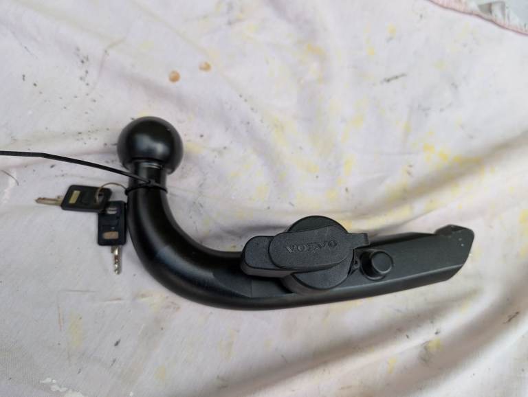 REDUCED: Volvo V70/XC70 Towbar Swan neck