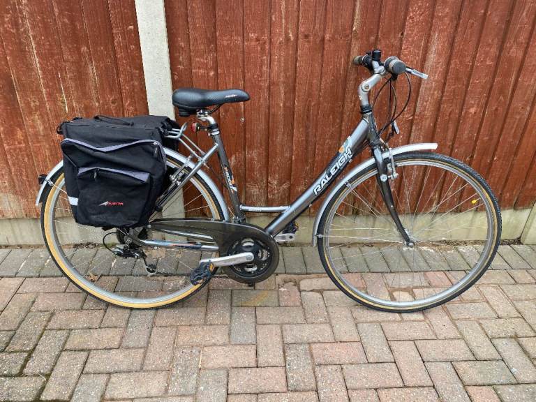  Raleigh P2000  Aluminium Lightweight Step Through Frame Bike Excellent Condition 