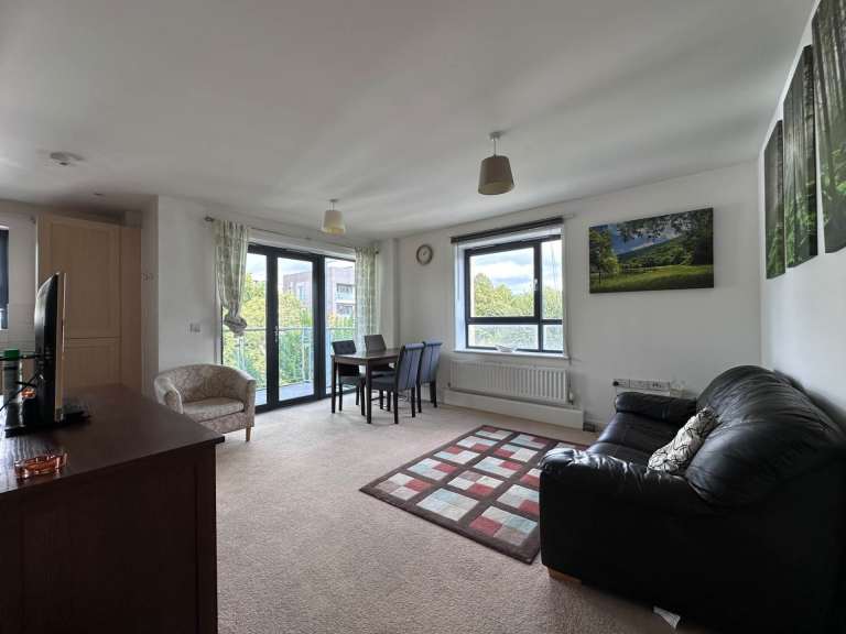 1 bedroom in Palmerston Road, London