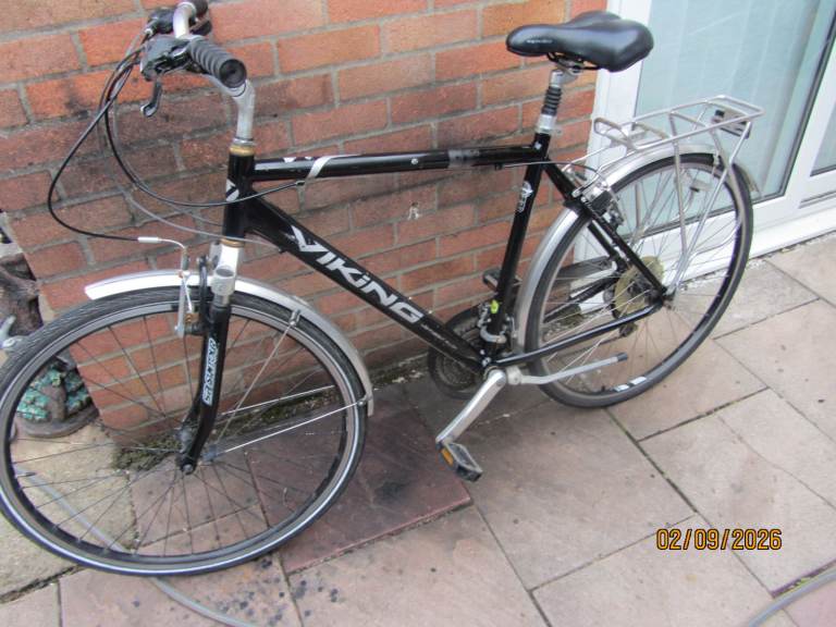 Viking Black City Bike with Rear Carrier Rack 18 speed gears 22inch frame 