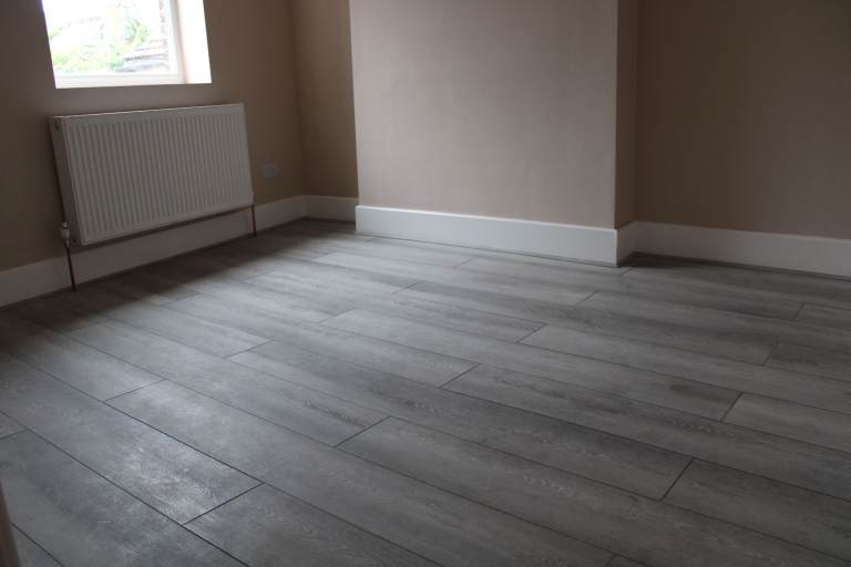 STUNNING BRAND NEWLY REFURBISHED SPLIT LEVEL 3 BEDROOM FLAT NEAR ZONE 2 TUBE, 24HR BUSES  & BUSES