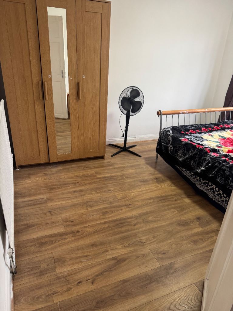 Cosy 1 Bedroom Flat in Becon Tree Heath