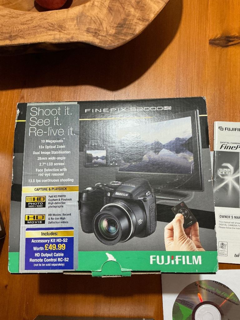 Fugifilm camera Finepix S2000 HD