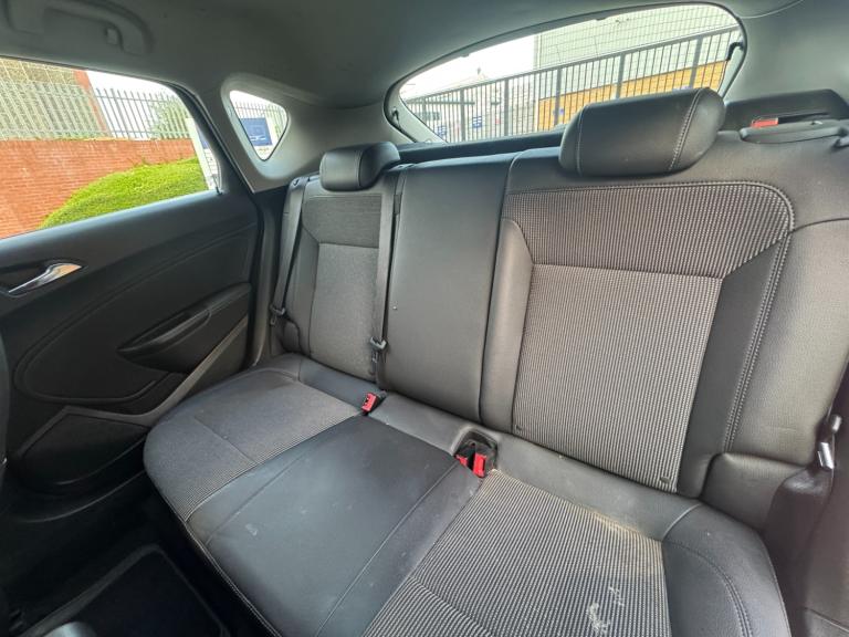2013 Vauxhall Astra 1.6i 16V SE 5dr HATCHBACK Petrol Manual