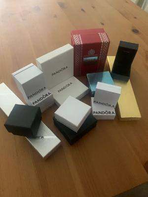 Gift/jewellery boxes (empty)