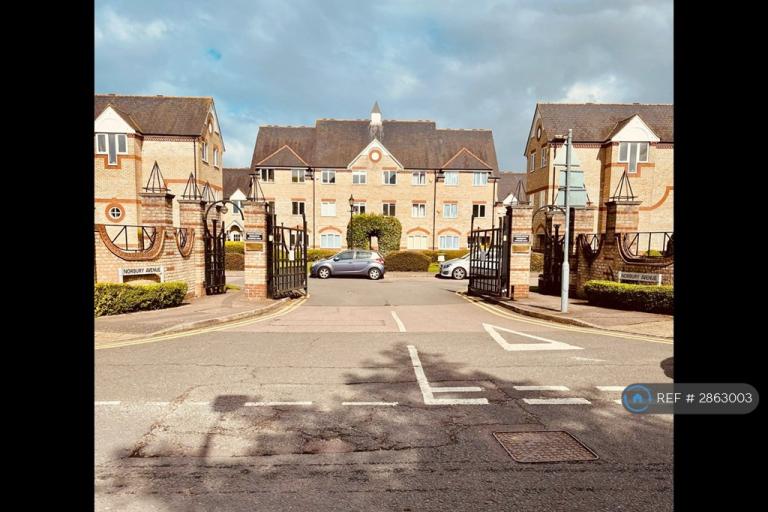 2 bedroom flat in Norbury Avenue, Watford, WD24 (2 bed) (#2863003)