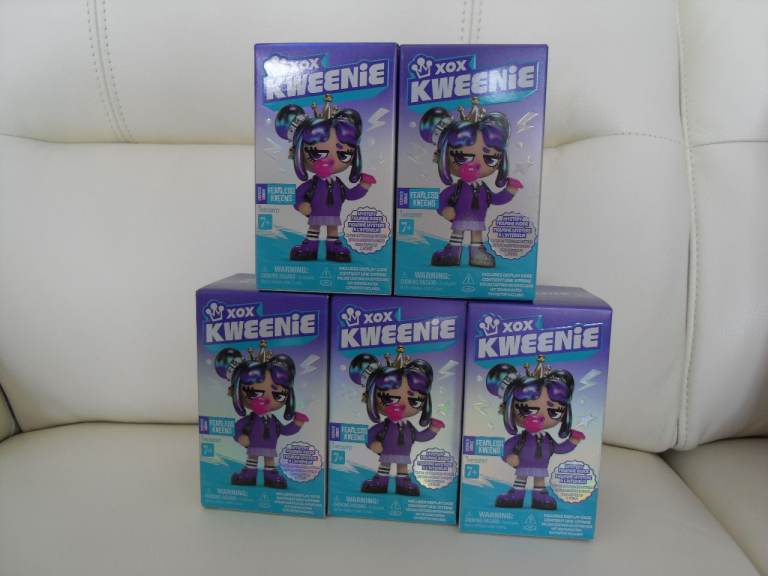 BNIB  x5  Xox Kweenie Fearless Kweens Series Premium Collectable Figurines and Display Cases