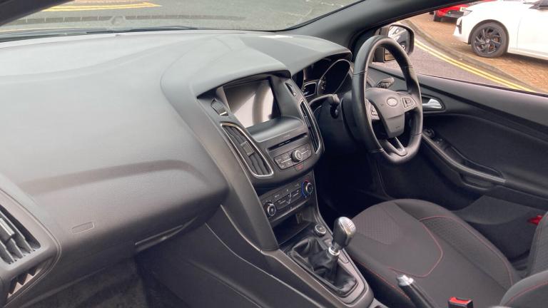 2018 Ford Focus 1.0 EcoBoost 140 ST-Line Navigation 5dr Petrol Hatchback Hatchback Petrol Manual