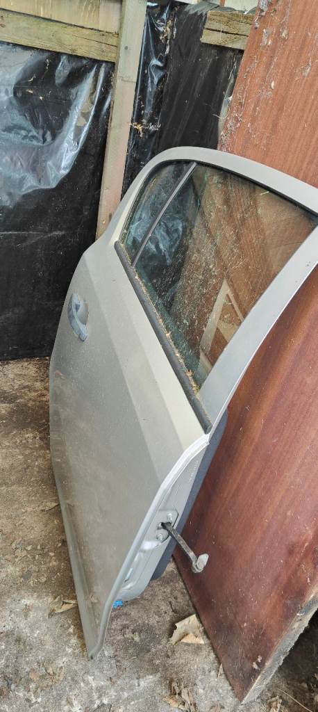 2009 corsa life 1.2 life drivers rear door in silver used complete 5 door