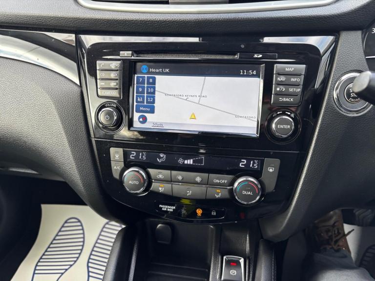 2016 Nissan Qashqai 1.2 DiG-T N-Connecta 5dr HATCHBACK PETROL Manual