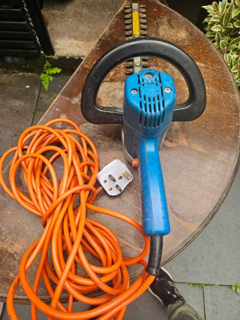 Black & Decker Hedge Trimmer with Long Cable