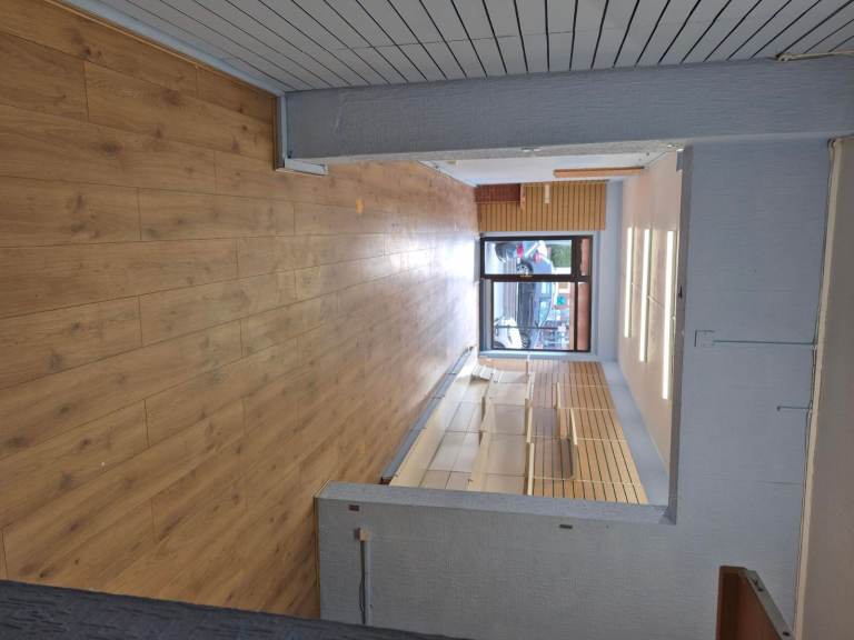 SHOP FOR RENT - GU12 5AZ