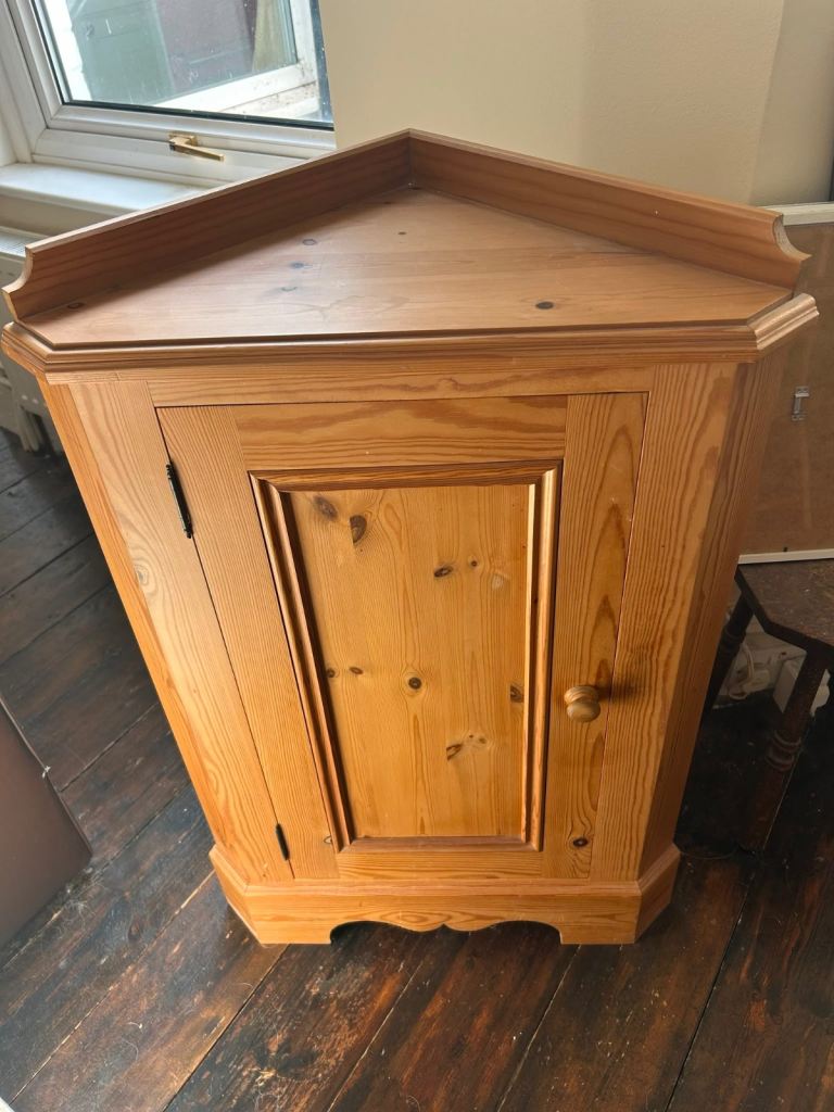 Pine Wood Corner Cabinet with Inner Shelf – Good Condition