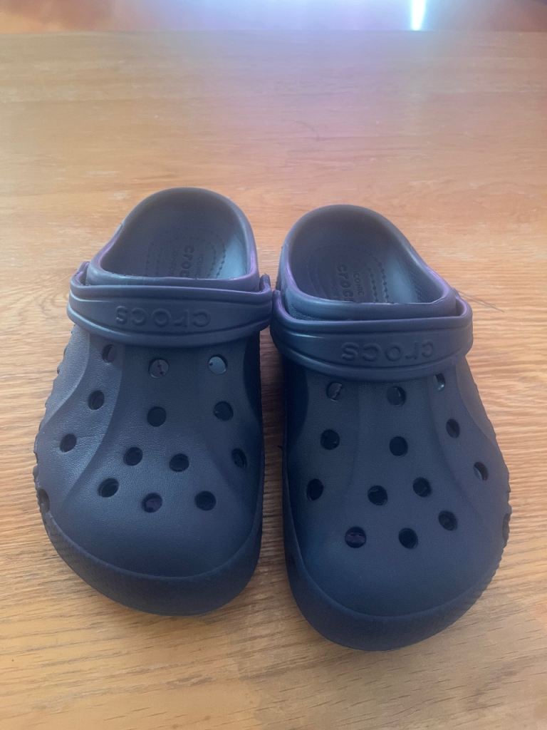 Experience all-day comfort with these Crocs Classic Clogs in navy, Child Size 13