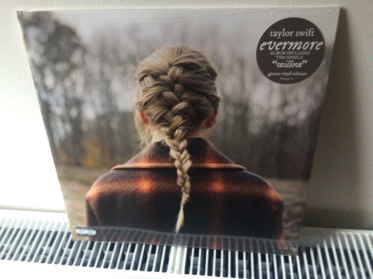 TAYLOR SwIFT EVERMORE 