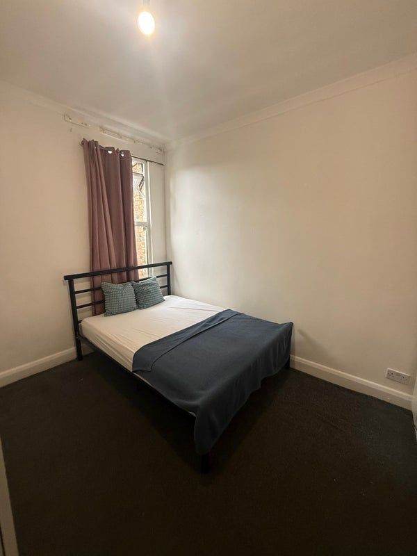 💥 Lovely Single Room ✨ Available in a Comfortable Shared Property 💥