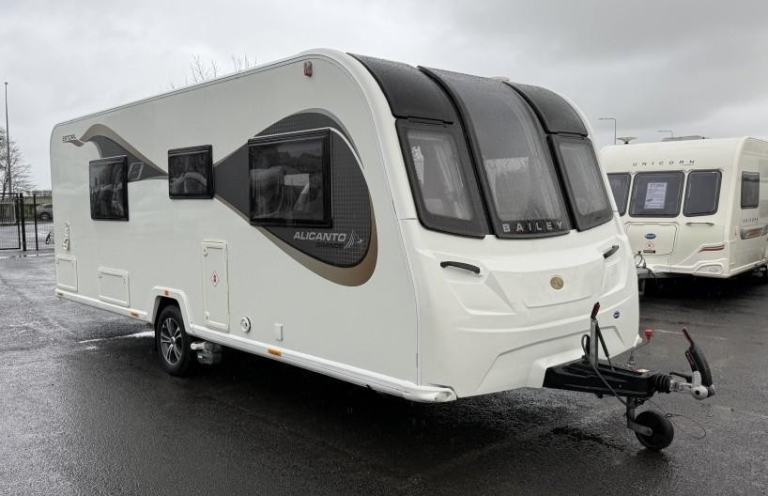 2020 BAILEY ALICANTO GRANDE ESTORIL LUXURY 4 BERTH TOURING CARAVAN