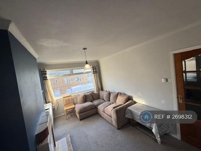 2 bedroom flat in Low Hall Lane, London, E17 (2 bed) (#2698312)