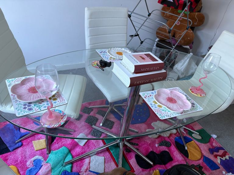 Round Glass Dining Table with 4 White Chairs – Modern / Chrome Base