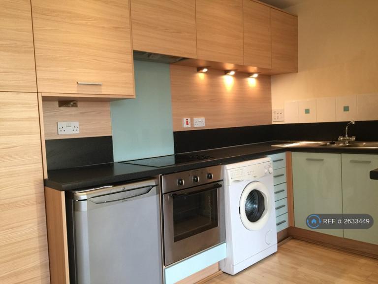 1 bedroom flat in Bush House, London, SE18 (1 bed) (#2633449)