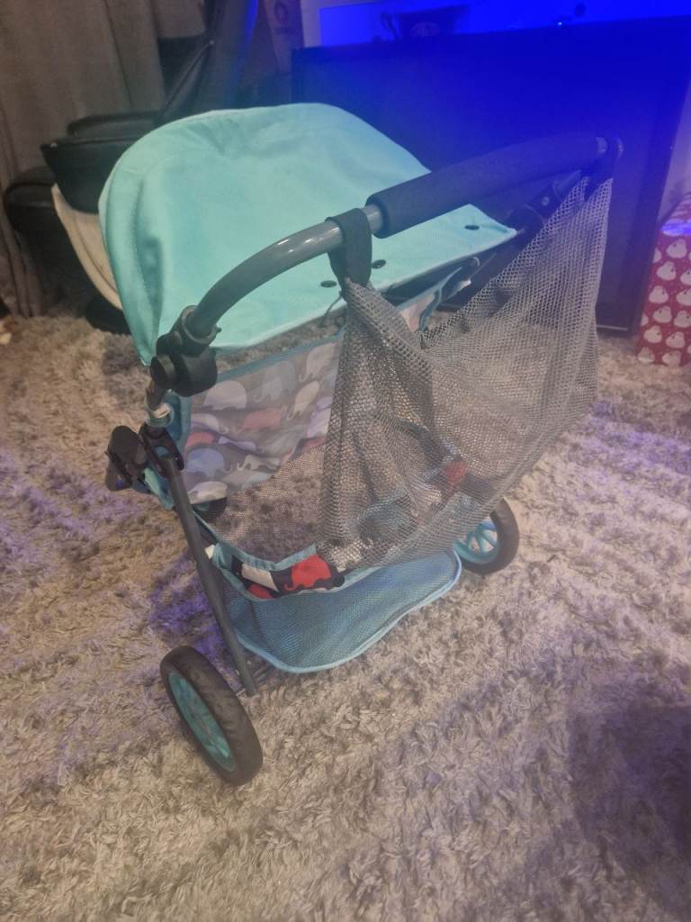 Twin pushchair and doll and accessories set