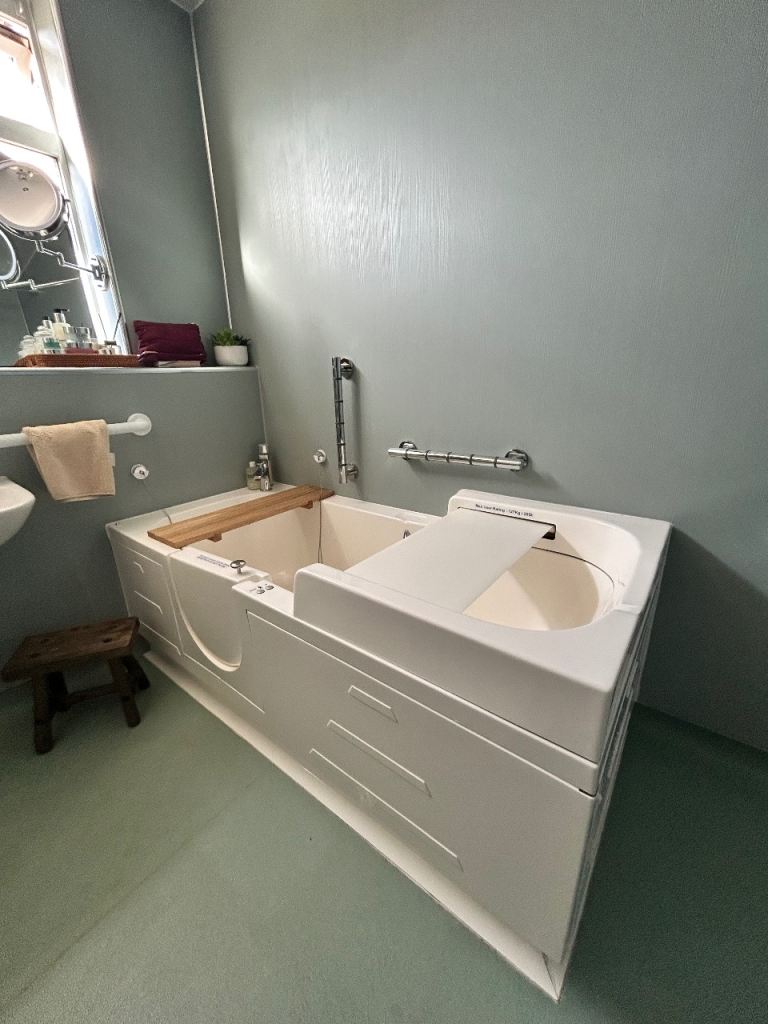 Luxor Walk in Mobility Bath