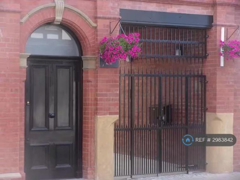 2 bedroom flat in Willow St, Oswestry, SY11 (2 bed) (#2983842)