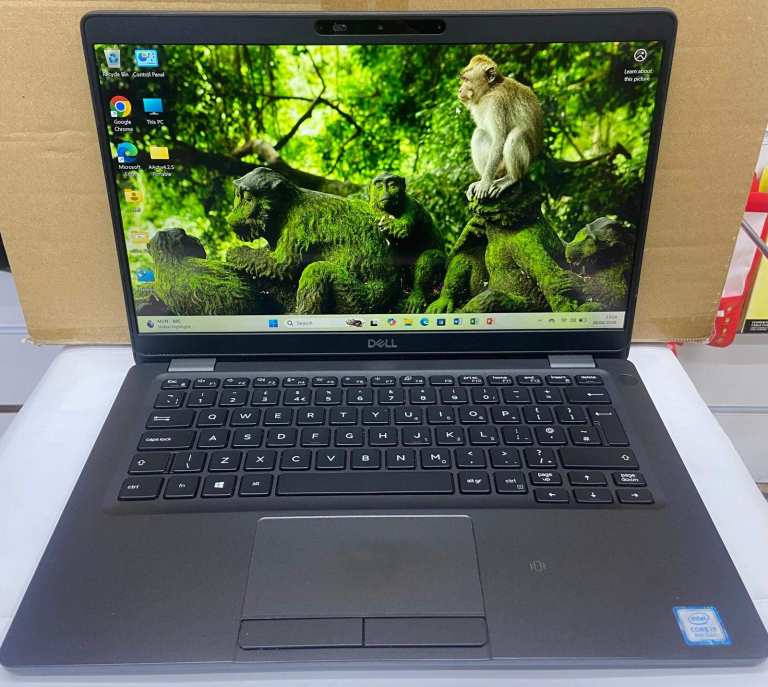 Dell Latitude 5300 Laptop touchscreen: Intel Core i7-8665U, 256GB SSD 16GB RAM