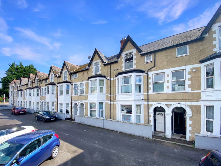 1 bedroom flat in 27 Ely Road, Cardiff, CF5 Book Online - The Rent Guru {83}