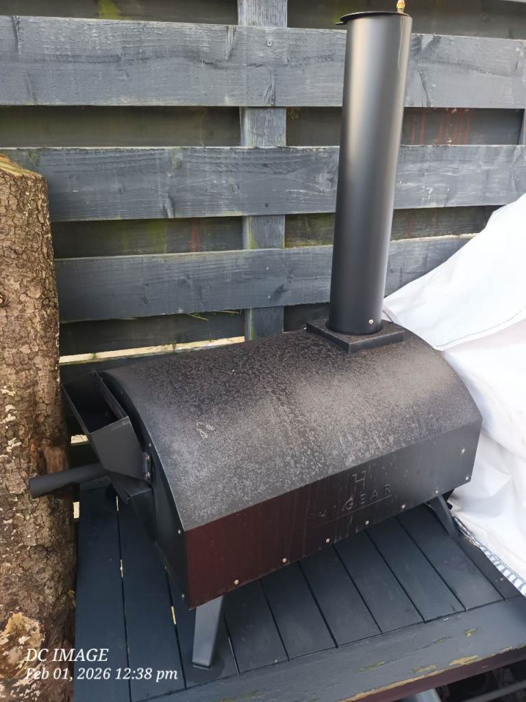 Wood pellet pizza oven