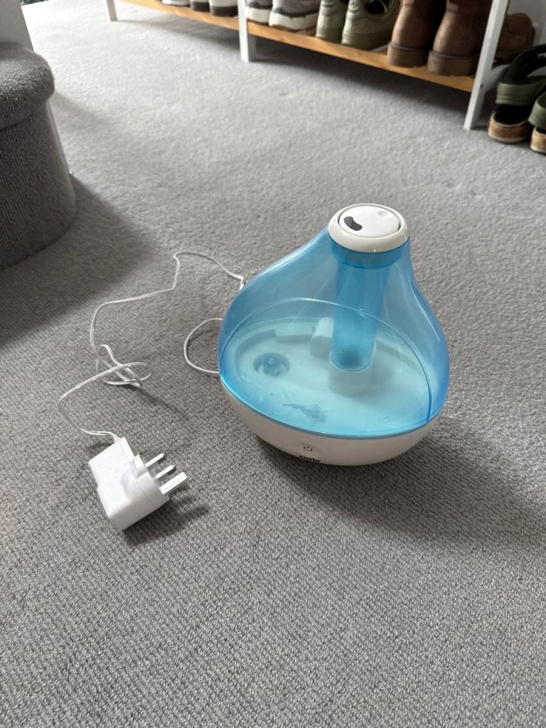 Humidifier with Blue Water Tank – Good Condition