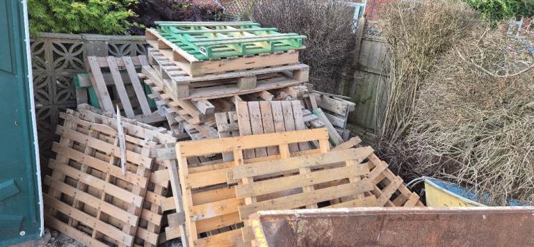 Wooden Pallets – Mixed Sizes, Used Condition