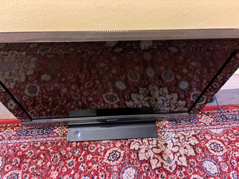 Sony KDL-32EX403 32-inch LCD Digital Colour TV with Remote