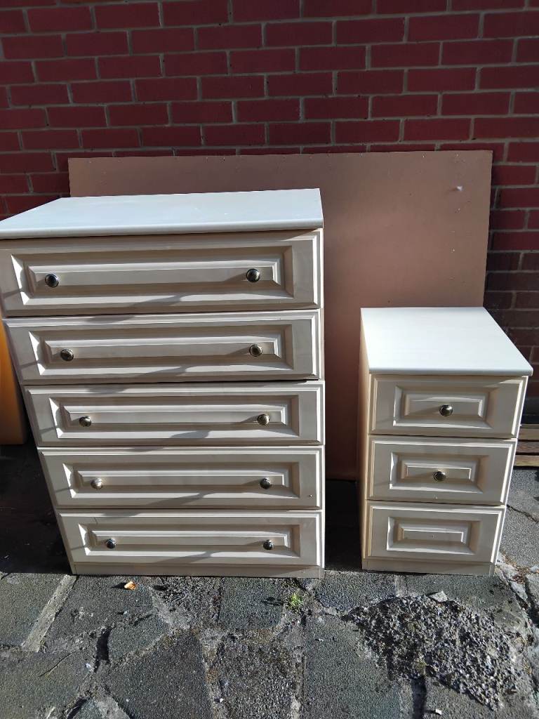 Large 5 drawer chest of drawers with bedside chest