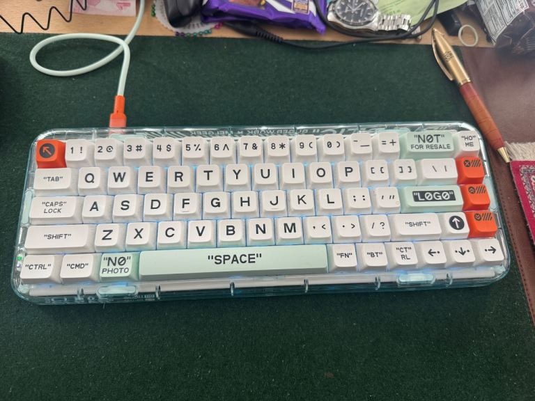 MeiGeek Gaming Keyboard – Custom Keys, Like New