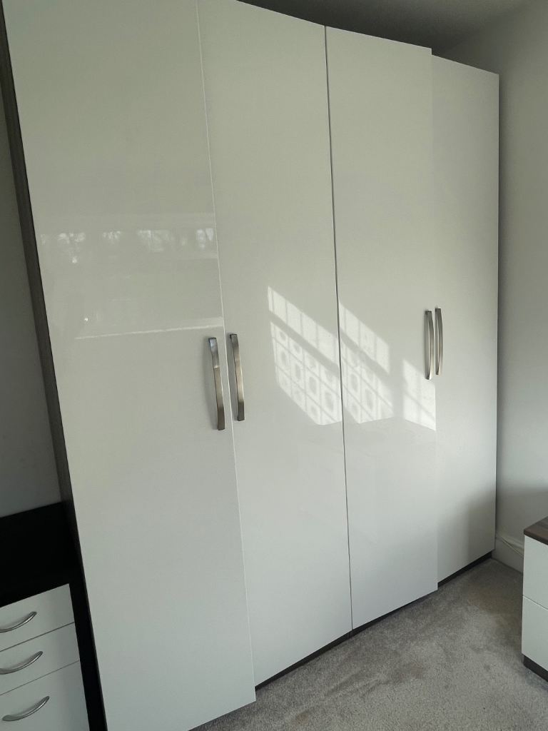 5-Piece Bedroom Furniture Set