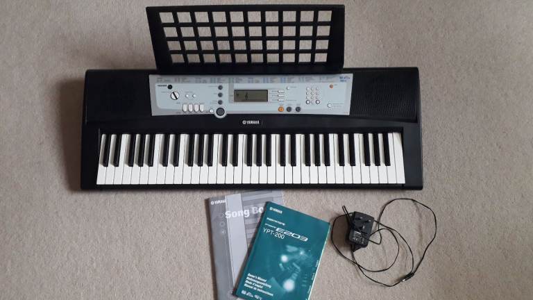 Yamaha YPT-200 Electronic Keyboard