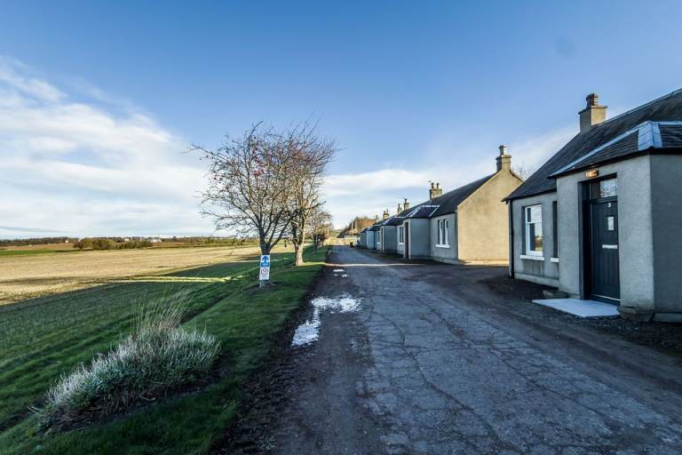 Delightful, 2 bedroom, main door cottage in Carberry, East Lothian – available NOW